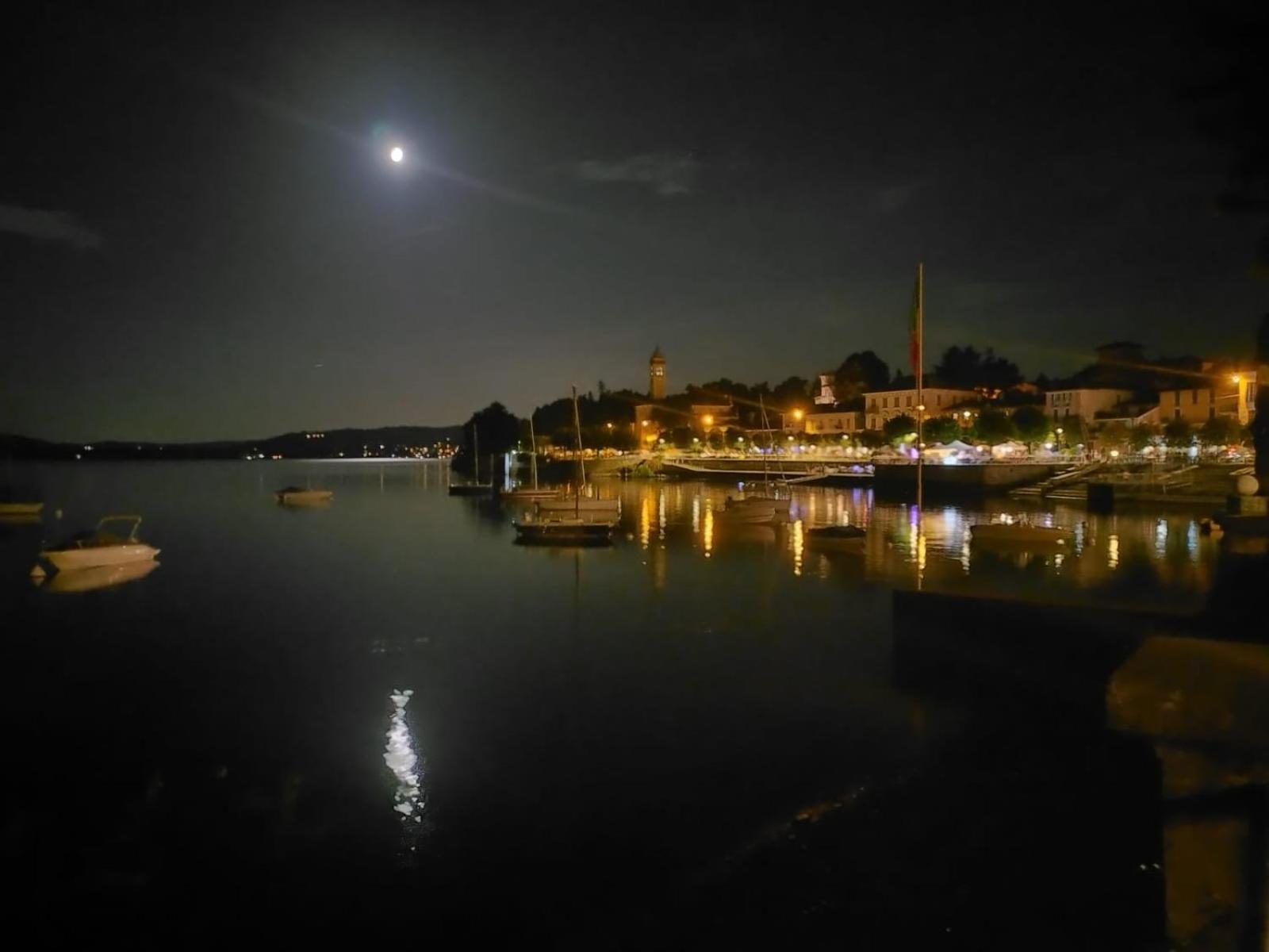 Casa Del Lago Maggiore Lesa Appartement Buitenkant foto